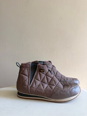 Teva Quilted Slip-On Ankle Boots in Taupe Brown Women’s 8